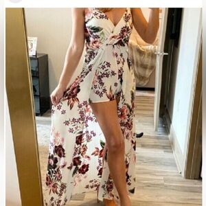 As You Wish Floral Romper Size Small Blue